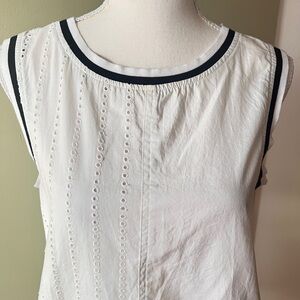 Gap NWT White Summer eyelet shift dress with pockets and navy piping Size XS NWT